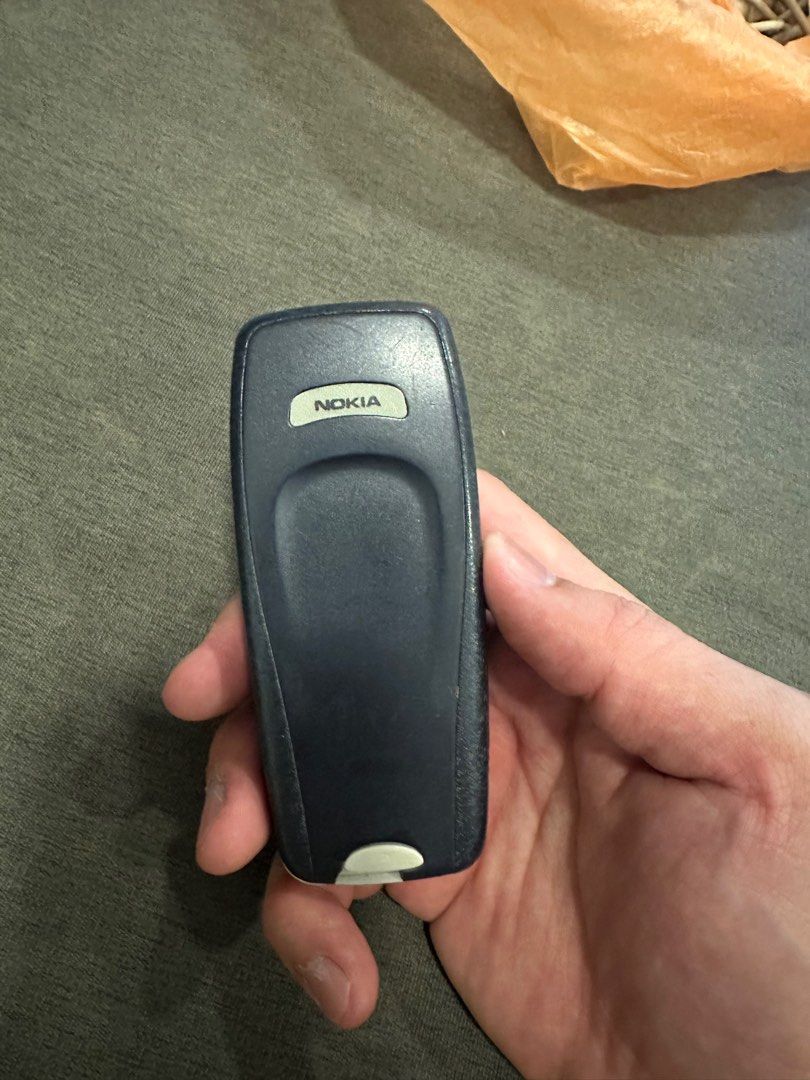 Nokia 3310 (Category: Early Generation Mobile Phones) located in Singapore. Submitted by tzesheu94226 (Listing ID 1362465049, Image 2). Description: Nokia 3310 without charger .