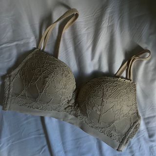 (Category: ) located in . Submitted by sunsoutfitsout (Listing ID 1362396384, Image 1). Description: .