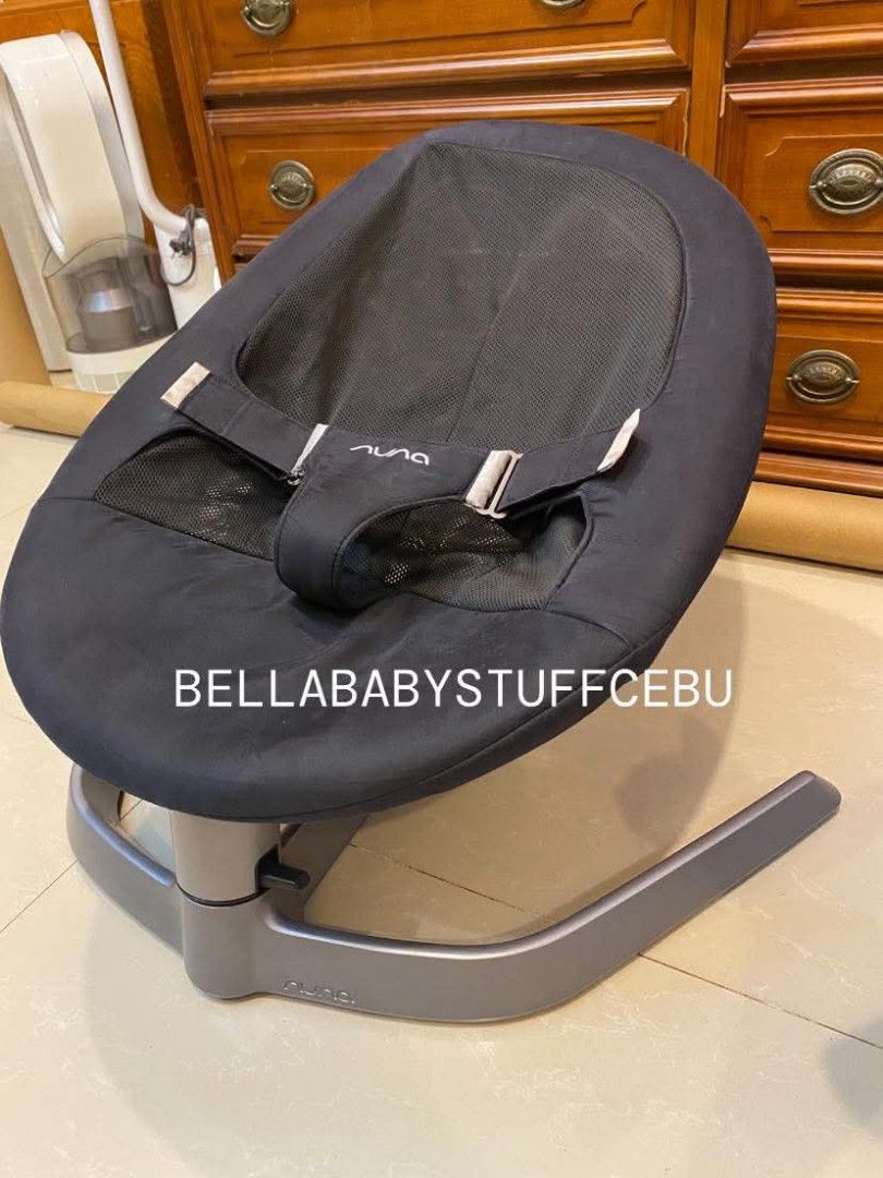 Nuna Leaf Swing (Category: Cots & Cribs) located in Cebu City. Submitted by bellababystuffcebu (Listing ID 1362419994, Image 2). Description: Nuna Leaf Swing Preloved in very good condition SRP: 13k Selling Low Please see video for reference https://fb.watch/yHJpXZnzPp/? PICK UP TALISAY DELIVERY | SHIPPING BUYERS EXPENSE COD AVAILABLE From 0 months old to 15 kg (around 3 years old) Load capacity 60 kg Base: Aluminum alloy Seat frame: Steel Sheet: