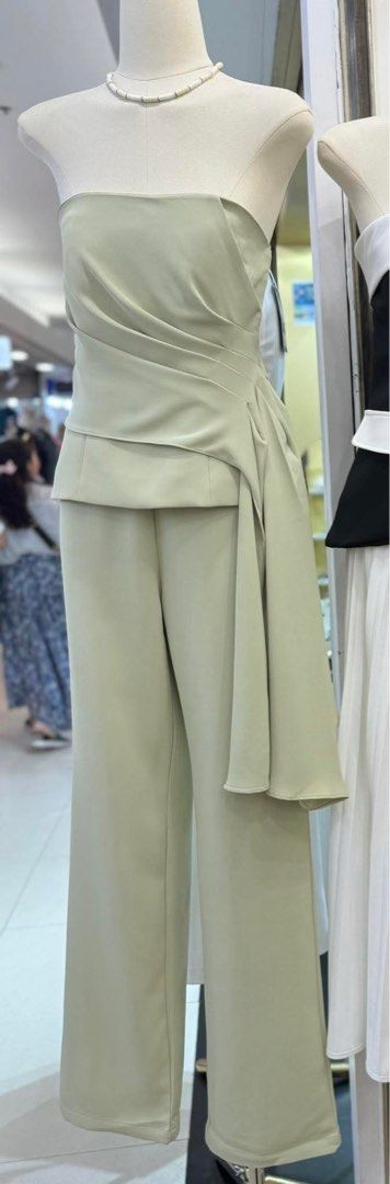 Peony Coordinates (Sage Green) (Category: Sets or Coordinates) located in Makati City. Submitted by ckvdeclutter (Listing ID 1362414758, Image 2). Description: Super nice coordinates from Bangkok but it doesn’t fit me, I was supposed to use this for a photoshoot. Brand new with tag and still in packaging. No pictures when worn since it won’t zip 🥲 It’s size Small, fits around 25-26 waist and 32-33 bust. Quality is really good and wish I could ke