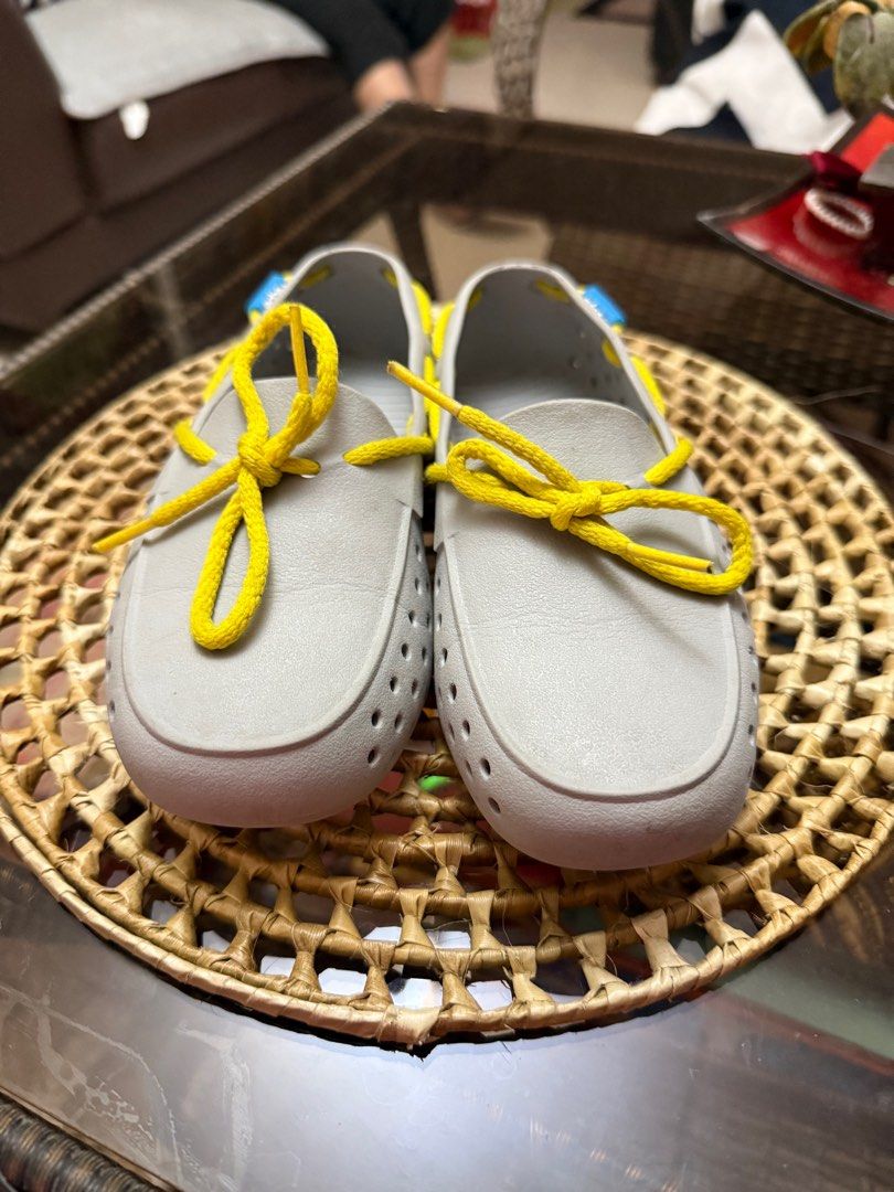 People Kids Shoes (Category: Babies & Kids Fashion) located in Lipa City. Submitted by clacla_28 (Listing ID 1362479977, Image 2). Description: No issues Di masydo nagamit Outgrown .