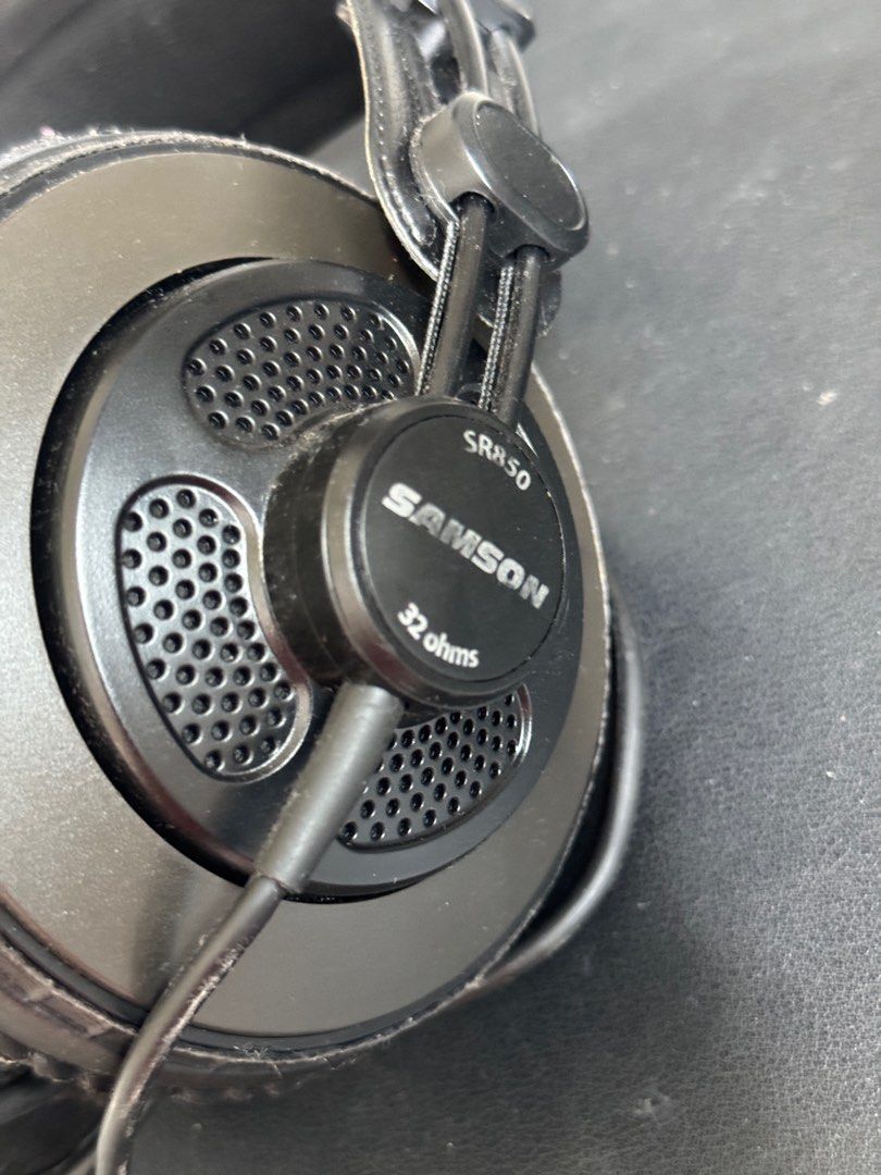 Samson SR850 (Category: Headphones & Headsets) located in Singapore. Submitted by meritocracy (Listing ID 1362368208, Image 2). Description: SAMSON SR850 Lightly used. Fully functional. Meetups at Sengkang.