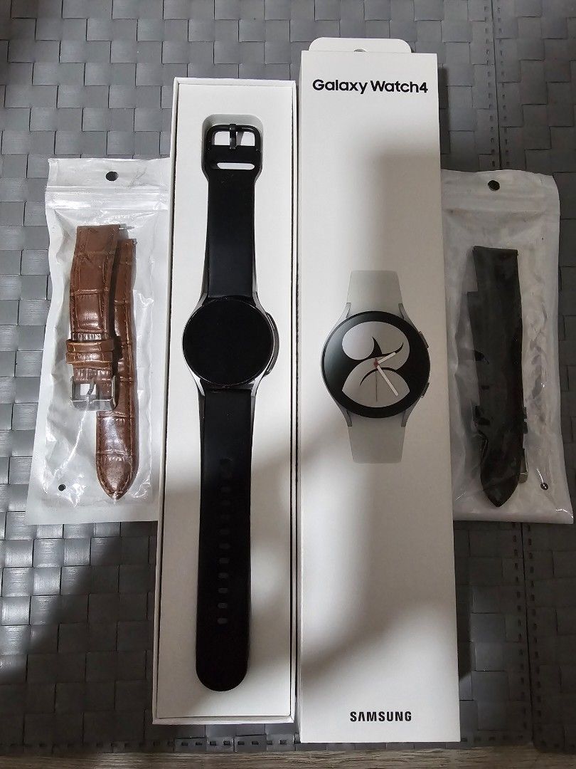 Samsung Galaxy Watch 4 with the original casing plus 2 reserve straps (Category: Wearables & Smart Watches) located in Singapore. Submitted by bojanmlad46253 (Listing ID 1362446087, Image 1). Description: Samsung Galaxy Watch 4 for sale together with charging cable, two reserve strap as well as the original box. The watch is used but in a good condition. Price negotiable..