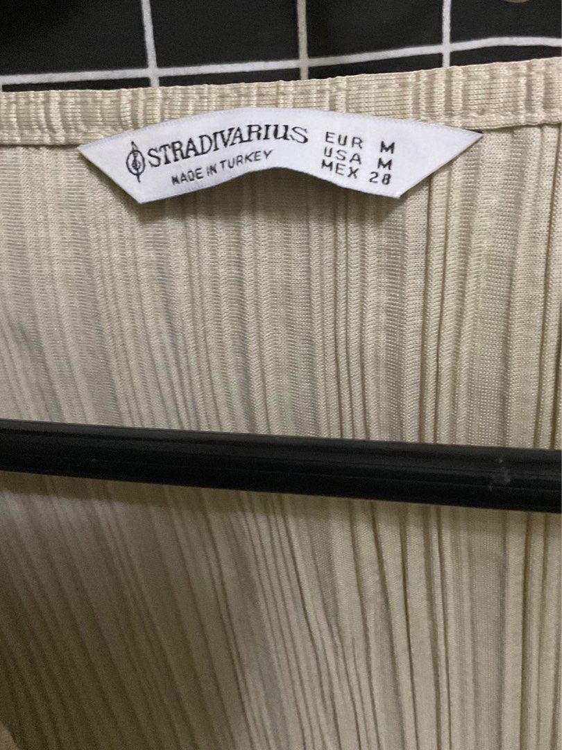 Stradivarius Beige Blouse (Category: Blouses) located in Taguig. Submitted by aerish_declutter (Listing ID 1362462108, Image 3). Description: used once looks good as new !! bought this for 600 while it was on sale (can't remember the orig price) size: medium gcash or cash (meet up) rfs: decluttering .