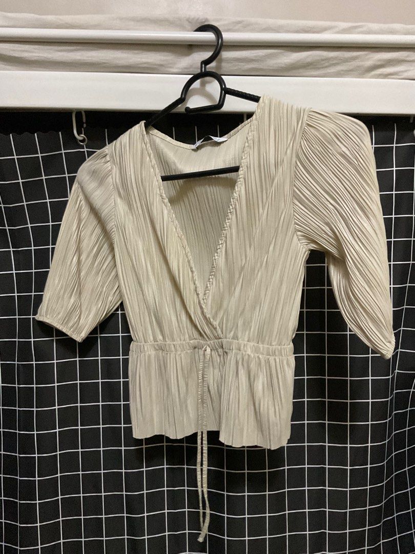 Stradivarius Beige Blouse (Category: Blouses) located in Taguig. Submitted by aerish_declutter (Listing ID 1362462108, Image 1). Description: used once looks good as new !! bought this for 600 while it was on sale (can't remember the orig price) size: medium gcash or cash (meet up) rfs: decluttering .