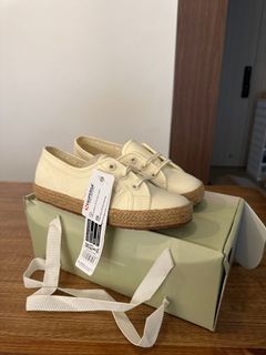 (Category: ) located in . Submitted by pushing_cushions (Listing ID 1362337750, Image 1). Description: .