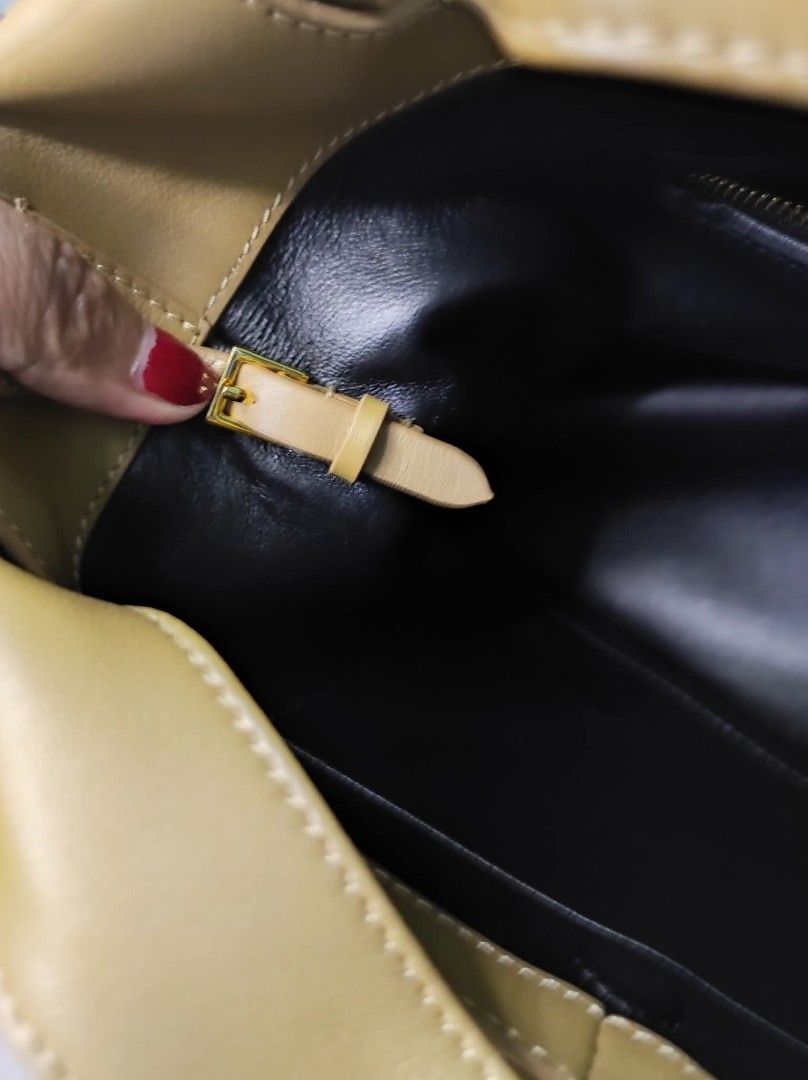 THE ROW (Category: Luxury Bags & Wallets) located in Davao. Submitted by daneyvintage (Listing ID 1362307643, Image 3). Description: .