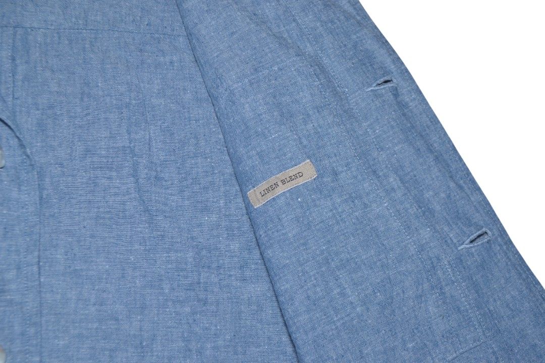 Uniqlo Linen Blend Overshirt (Category: Coats, Jackets and Outerwear) located in Baguio. Submitted by RacksToTheFuture (Listing ID 1362332523, Image 2). Description: needs laundry due to washable stain on sleeves but overall the item is in excellent condition.
