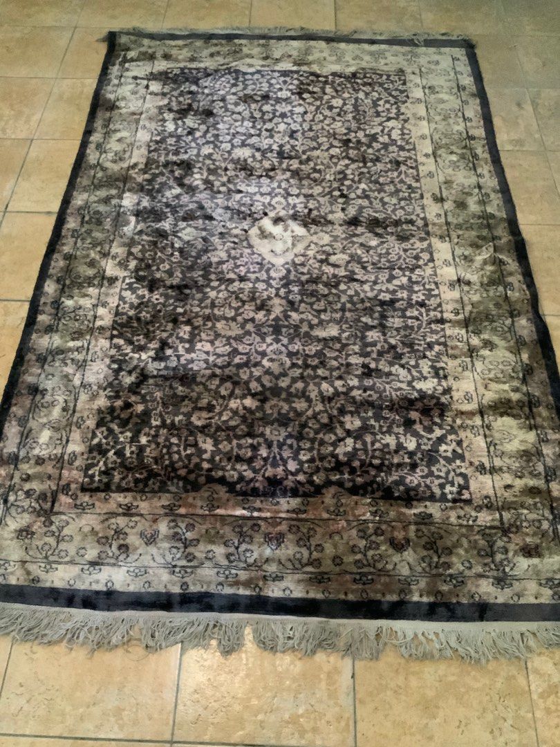 Vintage pakistani oriental carpet (Category: Carpets, Mats & Flooring) located in Pasig City. Submitted by franny26 (Listing ID 1362372396, Image 1). Description: Handmade pakistani carpet 48x 58 inc.