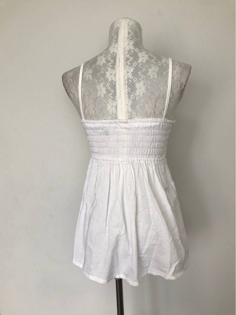 white summer top (Category: Others Tops) located in Makati City. Submitted by secondmuse_ (Listing ID 1362372874, Image 2). Description: .