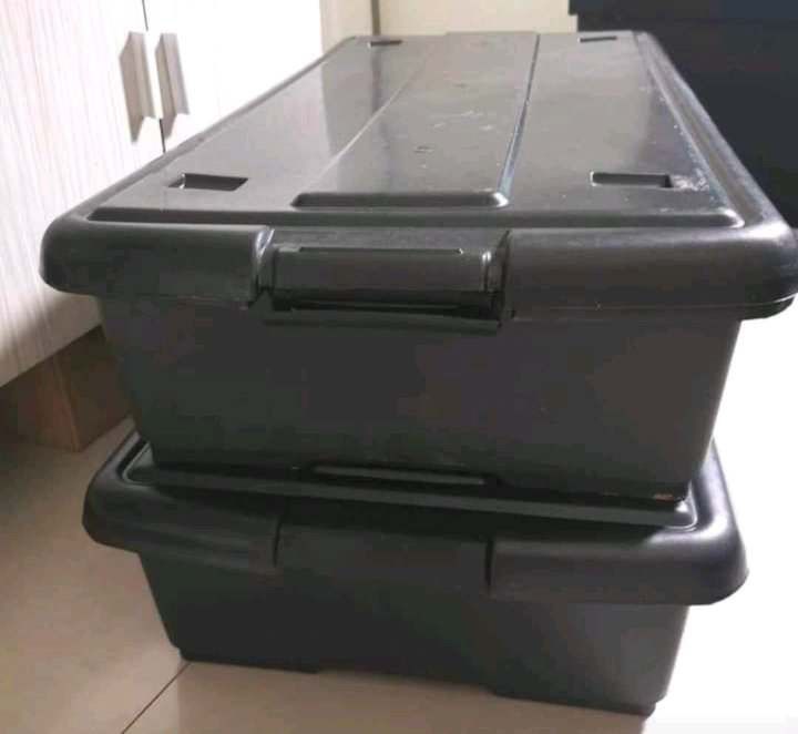 40L (underbed) 30*16*6in (Category: Storage Boxes & Baskets) located in Manila. Submitted by dolorchris69891 (Listing ID 1362497654, Image 2). Description: 40L (underbed) 30*16*6in.