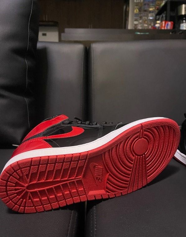 Air Jordan 1 Patent Bred (Category: Sneakers) located in Carmona. Submitted by boleki06 (Listing ID 1362534928, Image 3). Description: Condition: BNDS Sz: 9 US Mens Complete with box.