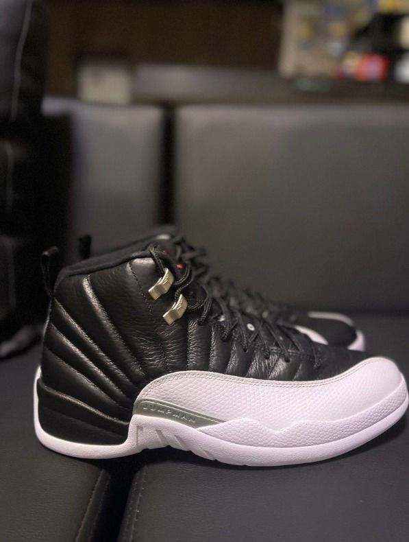 Air Jordan XII Playoffs (Category: Sneakers) located in Carmona. Submitted by boleki06 (Listing ID 1362535688, Image 1). Description: Condition: BNDS Sz: 9 US Mens Complete with box.