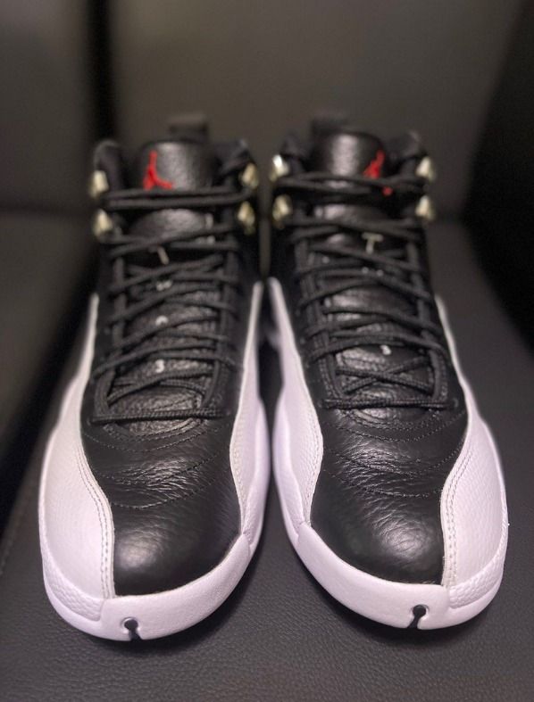 Air Jordan XII Playoffs (Category: Sneakers) located in Carmona. Submitted by boleki06 (Listing ID 1362535688, Image 2). Description: Condition: BNDS Sz: 9 US Mens Complete with box.