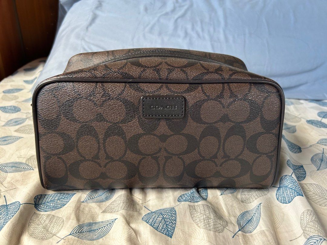 Authentic Coach Travel Kit (Category: Luxury Bags & Wallets) located in Dinalupihan. Submitted by hydzsalva (Listing ID 1362495064, Image 1). Description: Authentic or money back.