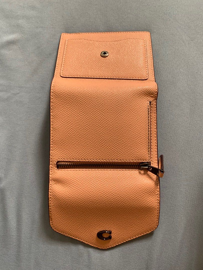 authentic coach wyn wallet (Category: Wallets & Card holders) located in Batangas. Submitted by ishield21 (Listing ID 1362505796, Image 3). Description: what you see is what you get po used like new % authentic original price is 7,799 please refer to photos thanks.