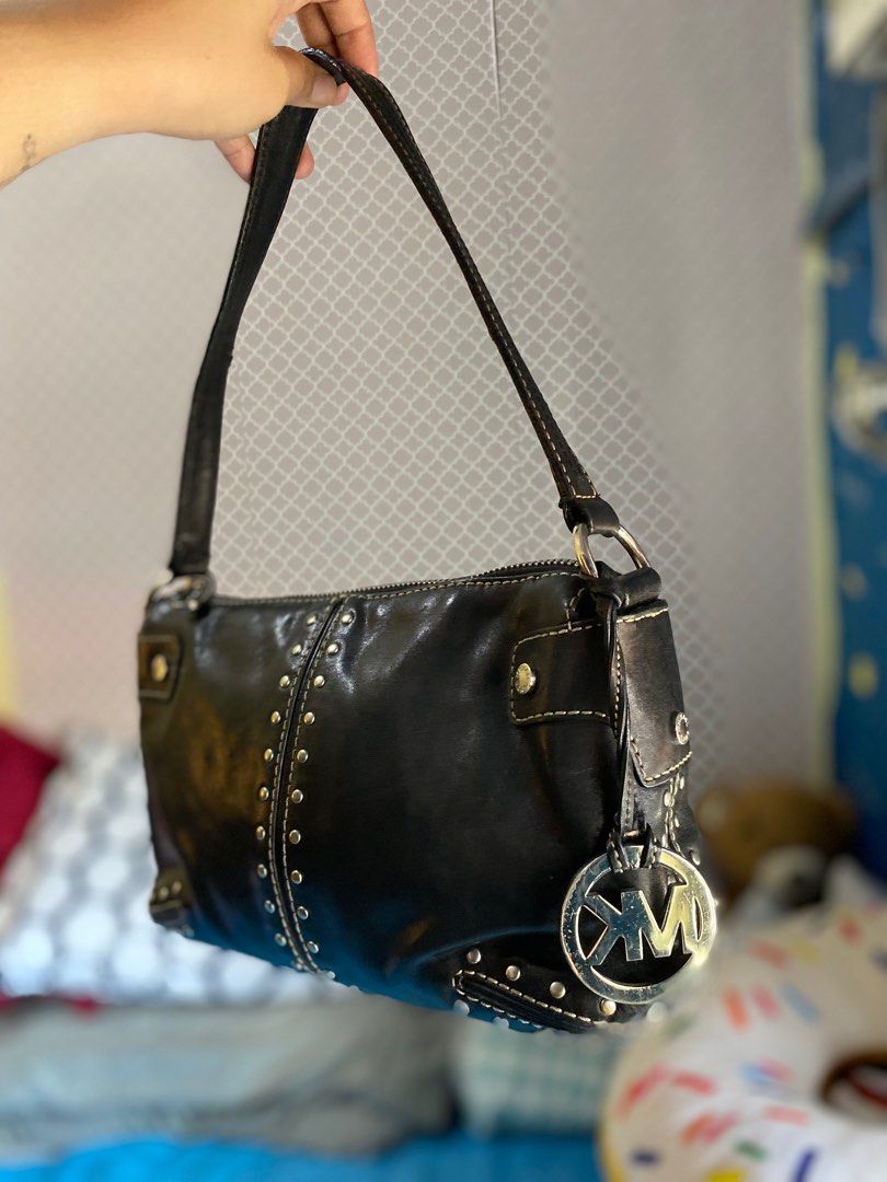 Authentic MK kili bag (Category: Luxury Bags & Wallets) located in Bulacan. Submitted by thriftyhaven2023 (Listing ID 1362530283, Image 1). Description: Guaranteed authentic. No major flaws! Normal signs of usage only..