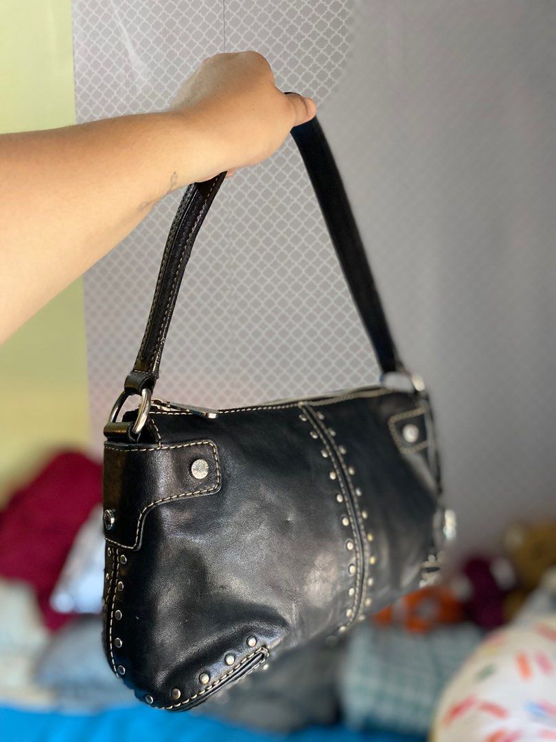 Authentic MK kili bag (Category: Luxury Bags & Wallets) located in Bulacan. Submitted by thriftyhaven2023 (Listing ID 1362530283, Image 3). Description: Guaranteed authentic. No major flaws! Normal signs of usage only..