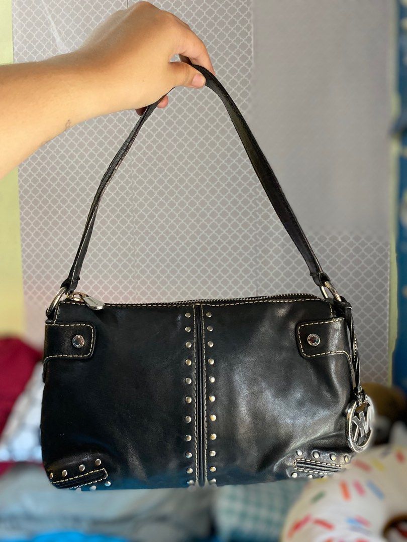 Authentic MK kili bag (Category: Luxury Bags & Wallets) located in Bulacan. Submitted by thriftyhaven2023 (Listing ID 1362530283, Image 2). Description: Guaranteed authentic. No major flaws! Normal signs of usage only..