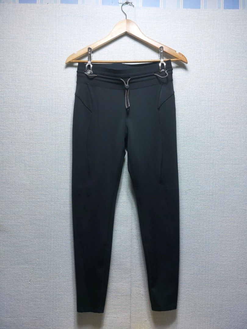 Beneunder Leggings (Category: Activewear) located in Manila. Submitted by getforstyle (Listing ID 1362515330, Image 1). Description: Waist: 27-36 MOP: Gcash,Maya,Bank trans.. COURIER: JRS express, Lalamove, J&T express.