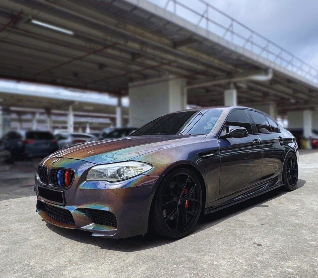 BMW 5 Series Sedan 528i 2.0 M-Sport (A) (Category: Used Cars) located in Singapore. Submitted by moschino.munez (Listing ID 1362603877, Image 2). Description: 2.0l 4 cylinder twin-power turbocharged at 241bhp, 8 speed (a) transmission, soft closing doors, keyless start/stop, high-line spec, 2 Owner unit (3 due to retention of carplate) Enthusiast owner looking to upgrade to family car, accident free & genuine mileage (verified), all wear & tear d