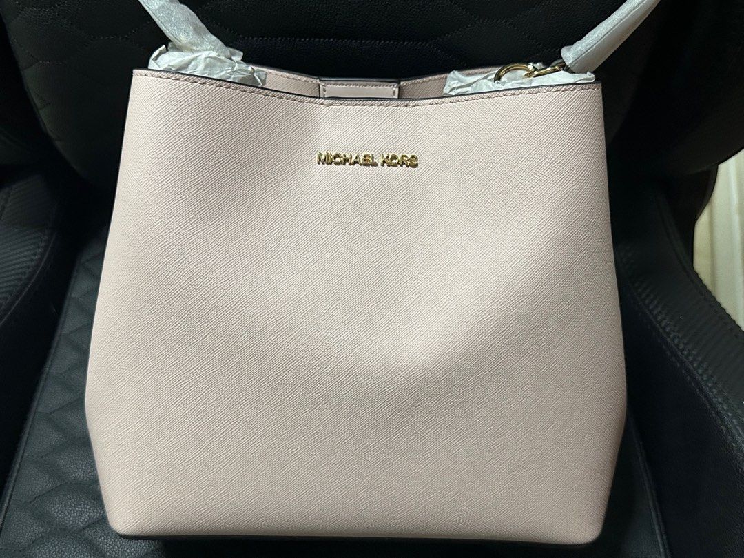 BNWT Michael Kors Bucket Shoulder Bag (Powder Blush) (Category: Bags & Wallets) located in Singapore. Submitted by haverespectforsellerpls (Listing ID 1362602886, Image 1). Description: .