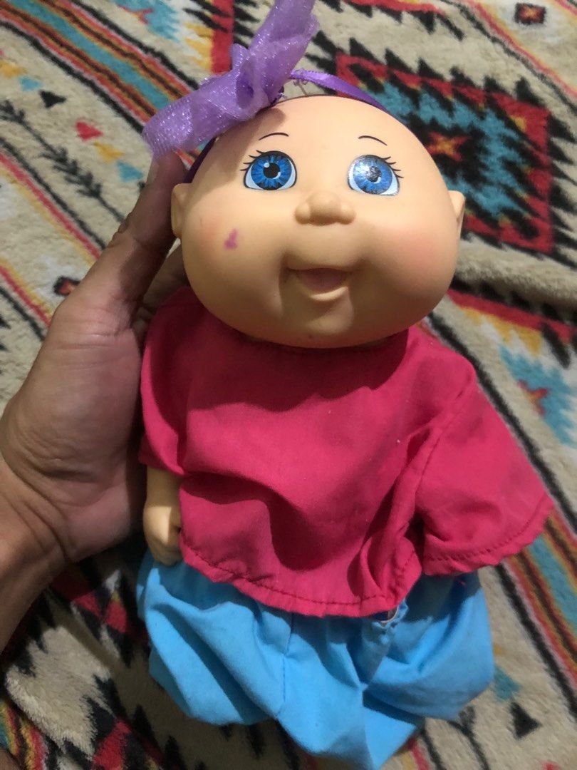 Cabbage Patch kids doll (Category: Babies & Kids Fashion) located in Quezon City. Submitted by markgolveo (Listing ID 1362599688, Image 2). Description: Cabbage Patch kids doll Signs of wears Loose dress garters Slight pen mark on cheek.