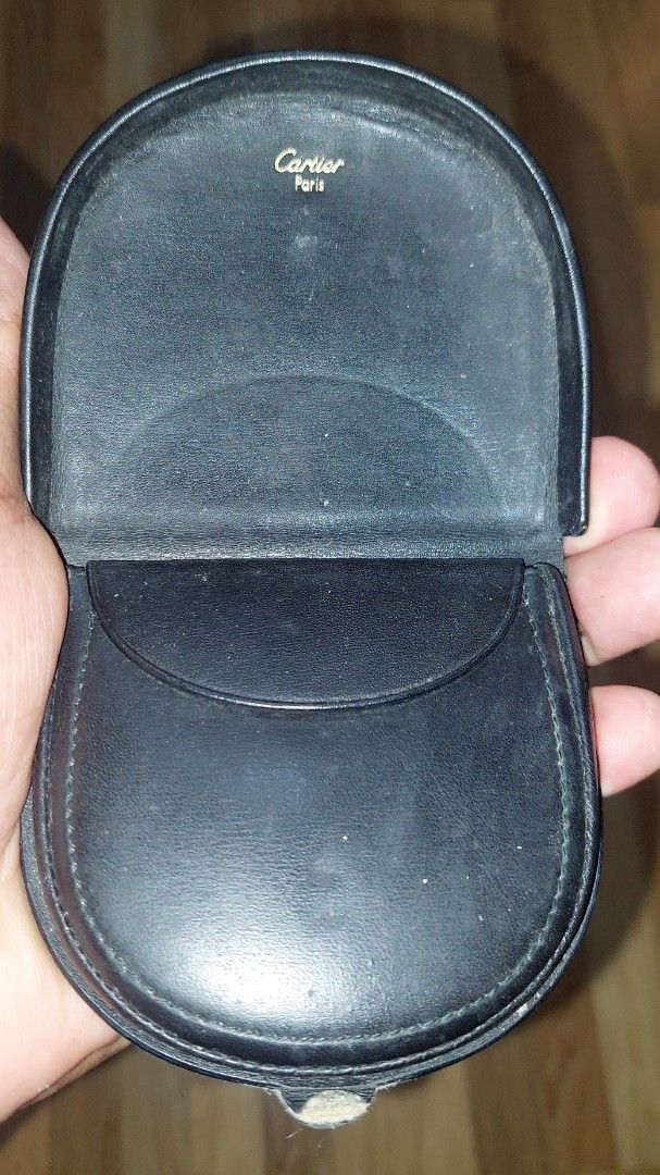 Cartier Coin purse (Category: Luxury Bags & Wallets) located in Puerto Princesa. Submitted by YeSurJOMS (Listing ID 1362632523, Image 3). Description: Cartier coin purse very good condition sign of usage.