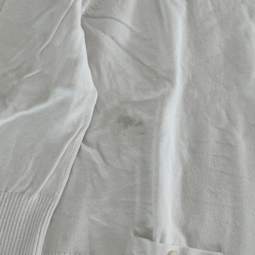 DEBENHAMS DUBAI White Blouse (Category: Blouses) located in Muntinlupa City. Submitted by prelovedby.maria (Listing ID 1362485393, Image 3). Description: Pre-loved item! *slight stain left front area, barely noticeable rfs: decluttering payment via: Gcash/ Maya .