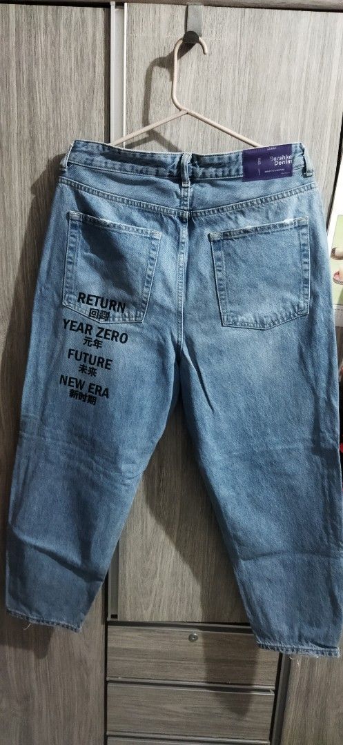 Distressed jeans by Bershka (Category: Jeans) located in Quezon City. Submitted by esquire_112. (Listing ID 1362601468, Image 2). Description: size 33 good as new excellent condition lalamove cash, cod.