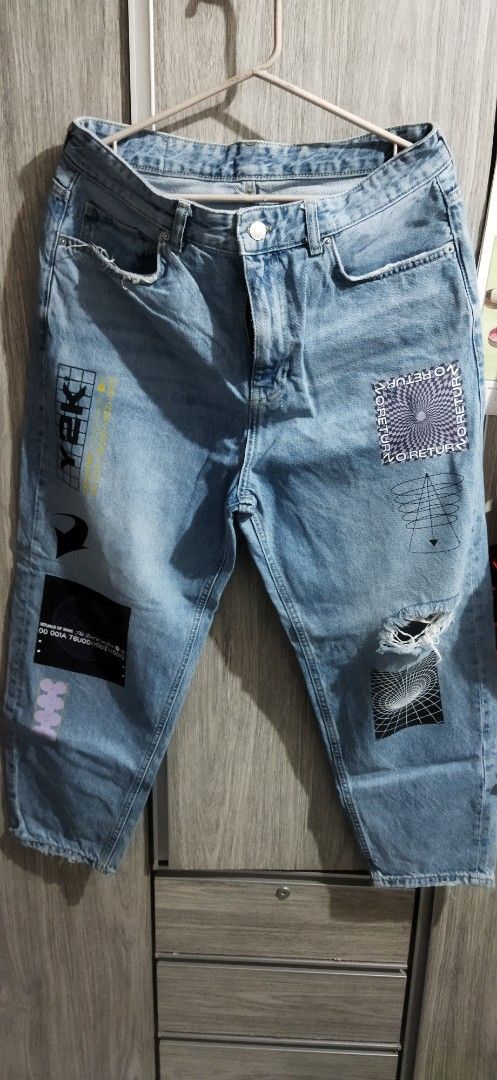 Distressed jeans by Bershka (Category: Jeans) located in Quezon City. Submitted by esquire_112. (Listing ID 1362601468, Image 1). Description: size 33 good as new excellent condition lalamove cash, cod.