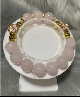 (Category: ) located in . Submitted by FashionSense4Less (Listing ID 1362553621, Image 1). Description: .