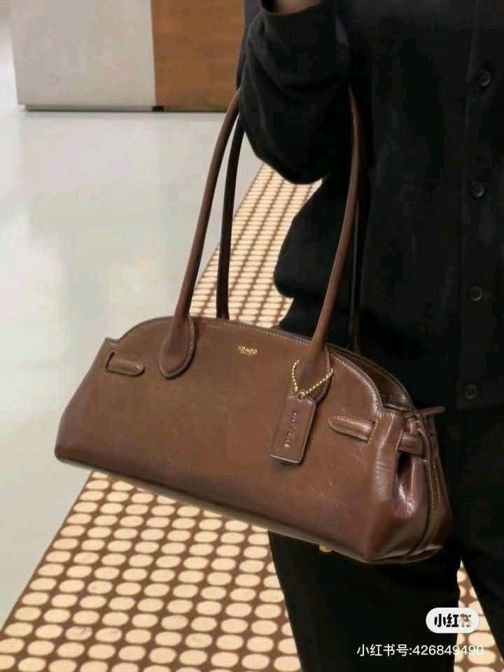 Empire Carryall Hori (Category: Shoulder Bags) located in Manila. Submitted by bagislifeshop (Listing ID 1362649235, Image 1). Description: .
