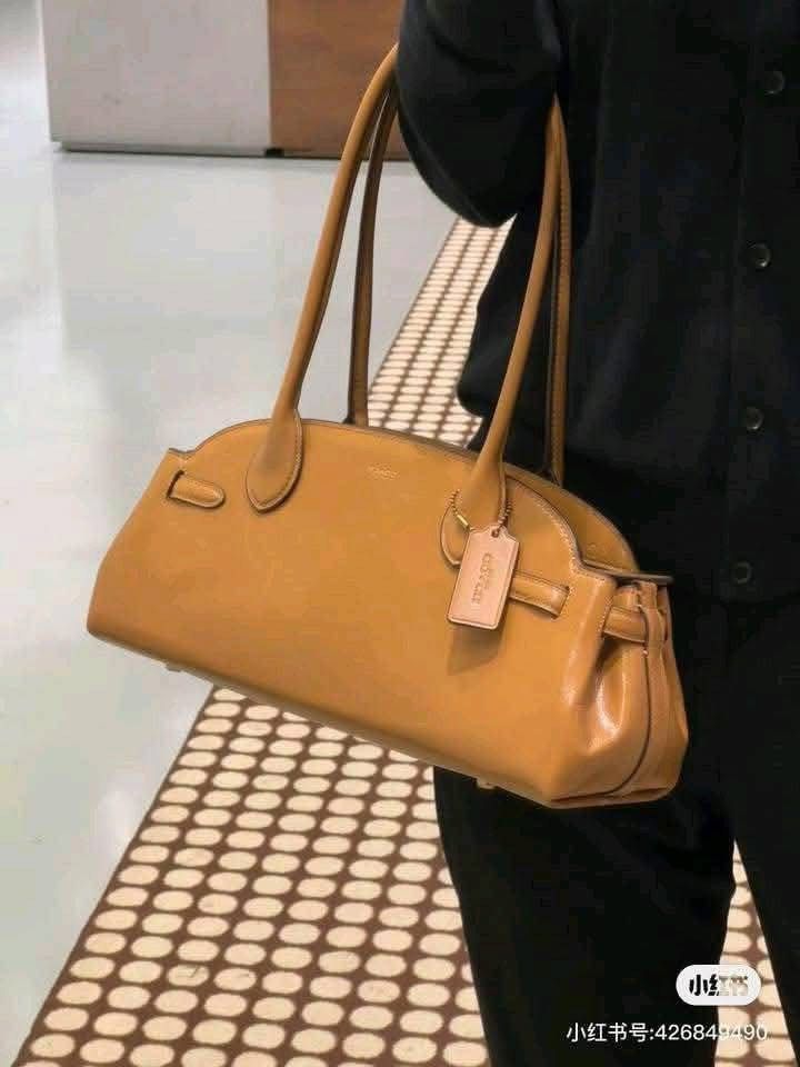Empire Carryall Hori (Category: Shoulder Bags) located in Manila. Submitted by bagislifeshop (Listing ID 1362649235, Image 2). Description: .