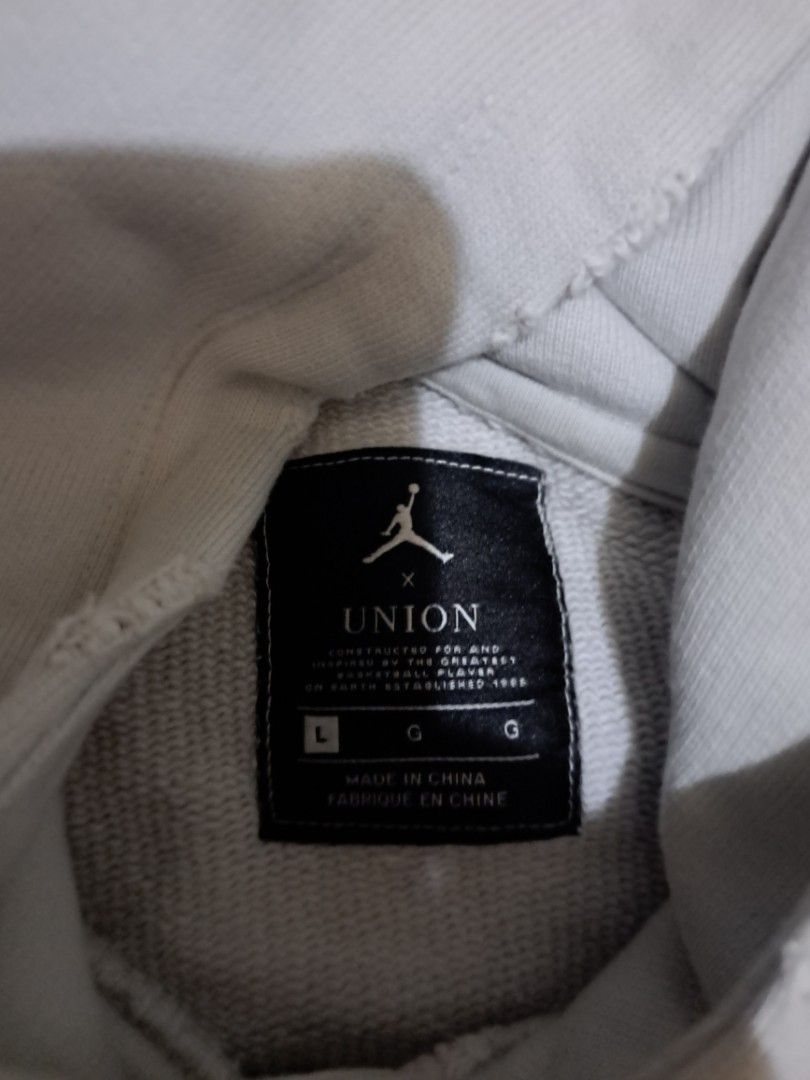 Jordan x union hoodie (Category: Coats, Jackets and Outerwear) located in Candelaria. Submitted by lanz29 (Listing ID 1362567832, Image 2). Description: jordan x union hoodie sz L on tag can fit up to xl with natural/factory distressing.