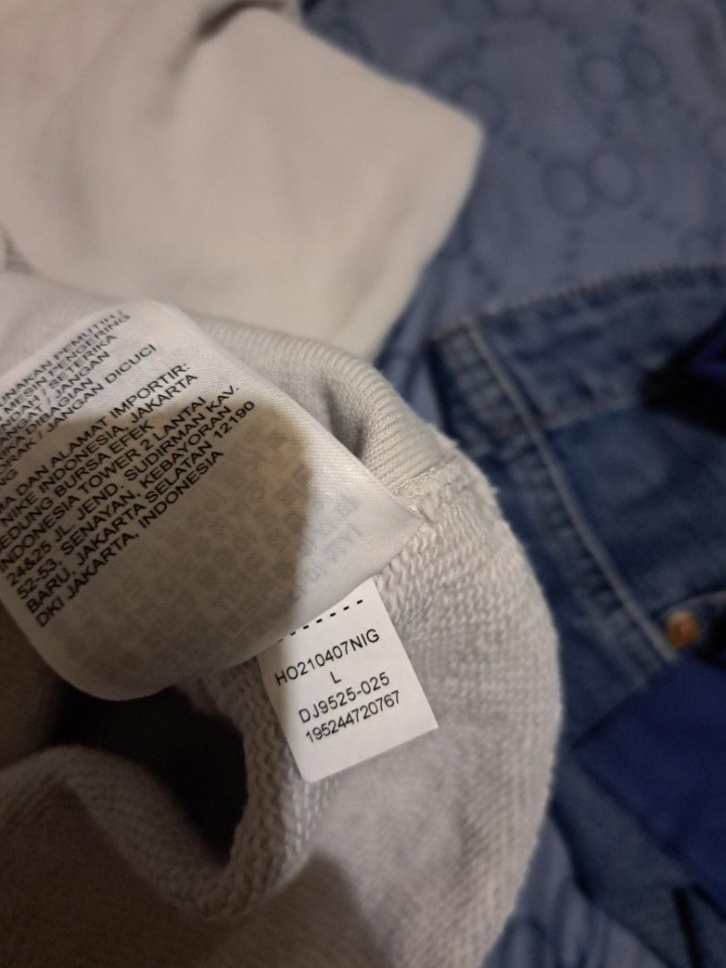 Jordan x union hoodie (Category: Coats, Jackets and Outerwear) located in Candelaria. Submitted by lanz29 (Listing ID 1362567832, Image 3). Description: jordan x union hoodie sz L on tag can fit up to xl with natural/factory distressing.
