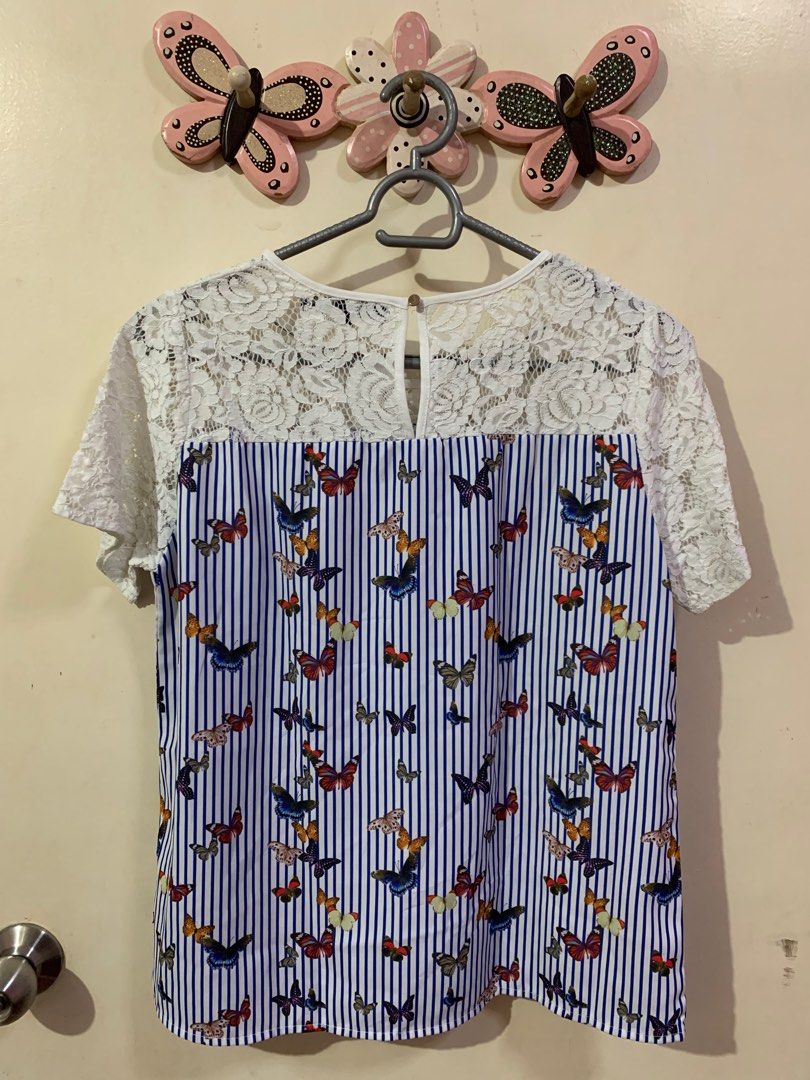 Kamiseta butterfly print blouse (Category: Blouses) located in Las Pinas. Submitted by extraloved.ph (Listing ID 1362618154, Image 2). Description: 🧷 PM me for dimensions width and length 🧷 JNT ‼️NO LALAMOVE. STRICTLY PAYMENT FIRST THRU GCASH..