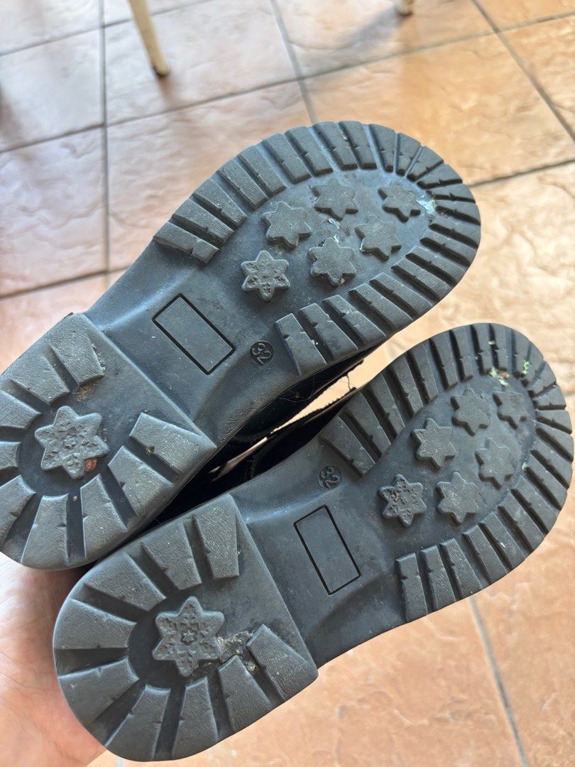 Kids black shoes 32 (Category: Babies & Kids Fashion) located in Dasmarinas. Submitted by ehradee (Listing ID 1362487910, Image 3). Description: .