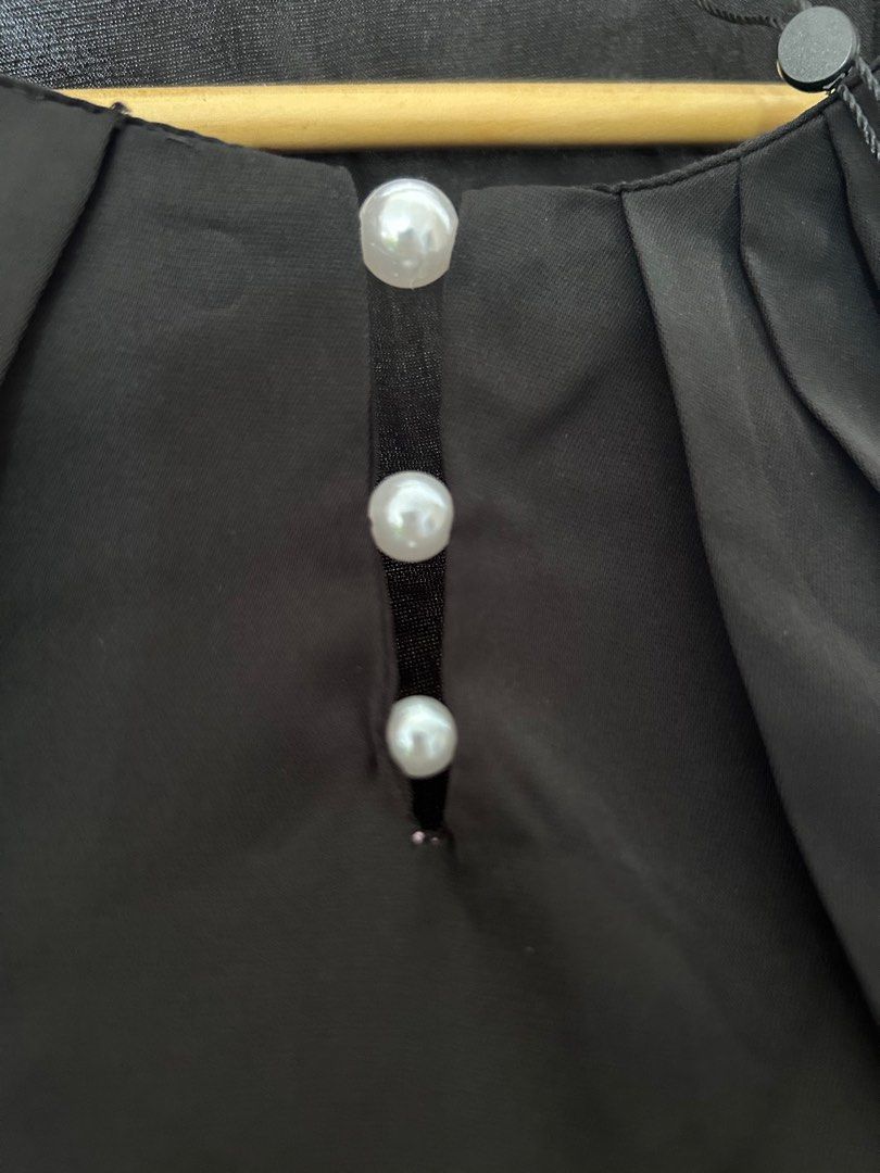 Korean Top - long sleeves (Category: Blouses) located in Tarlac. Submitted by dcfam (Listing ID 1362516810, Image 2). Description: Material - soft satin.