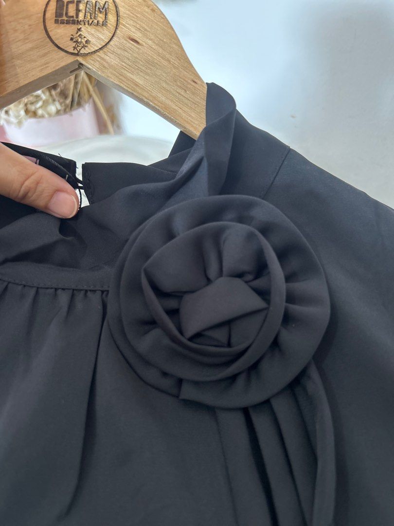 Korean Top Long sleeves (Category: Blouses) located in Tarlac. Submitted by dcfam (Listing ID 1362516594, Image 2). Description: Material: soft satin .