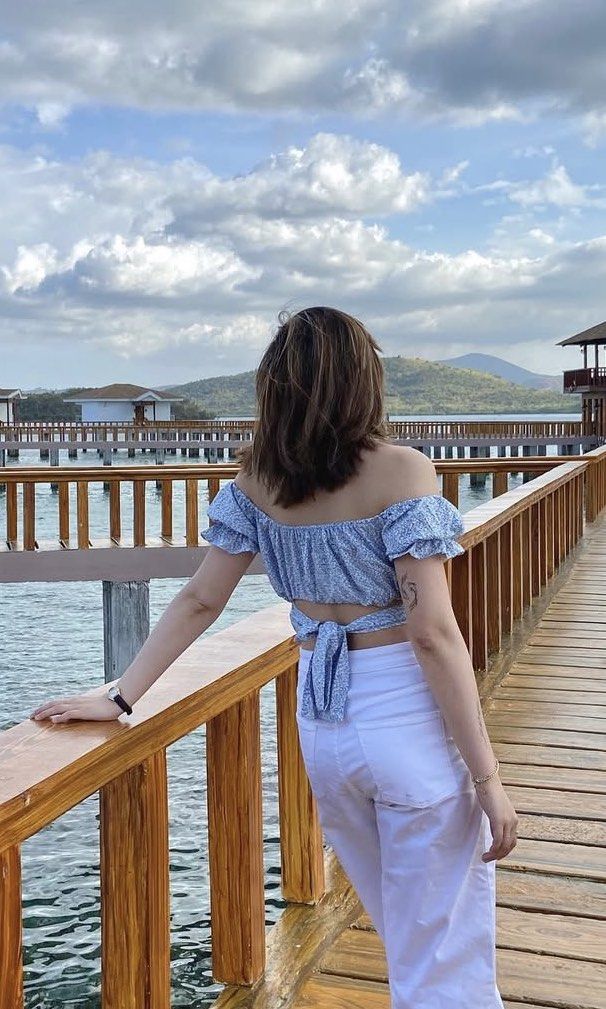 Lovito Blue floral off-shoulder top (Category: Blouses) located in Manila. Submitted by shopcoy (Listing ID 1362529246, Image 3). Description: Item: Blue floral off-shoulder top Price: Php 200 Brand: Lovito Size: Large Details: • Pre-loved but in good condition • Off-shoulder type • Ribbon tie at the back • Garter at the back is a bit loose for my size so I had to tuck the loose fabric to my bra (see photo for reference).