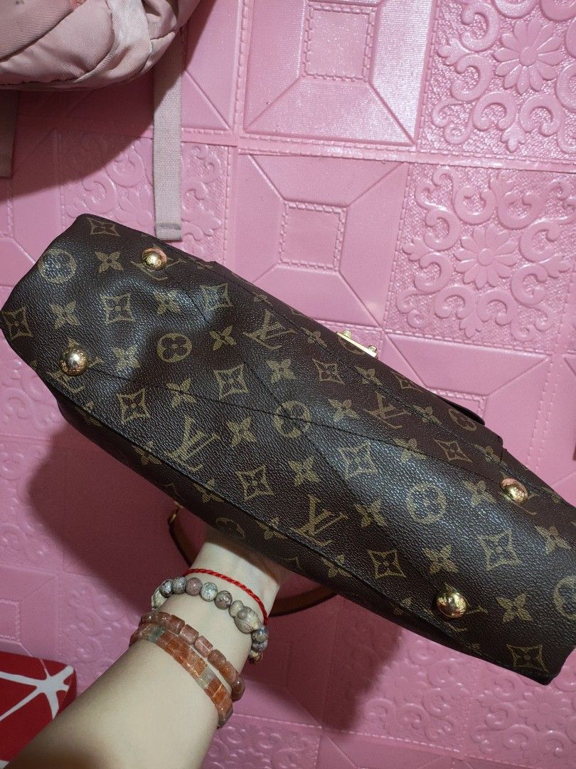 LV Hobo bag with code (Category: Luxury Bags & Wallets) located in Manila. Submitted by merliahmiraebagventureph (Listing ID 1362607362, Image 2). Description: No other issues aside from normal usage. Replace yung isang isang hardware but overall maganda..