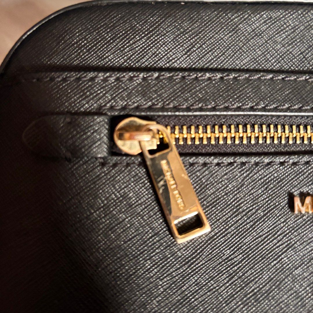 MK Jet set cross body bag (Category: Purses & Pouches) located in Caloocan City. Submitted by yangcmt (Listing ID 1362545365, Image 3). Description: Like new no issue, just used 3x Authentic from Jeddah.