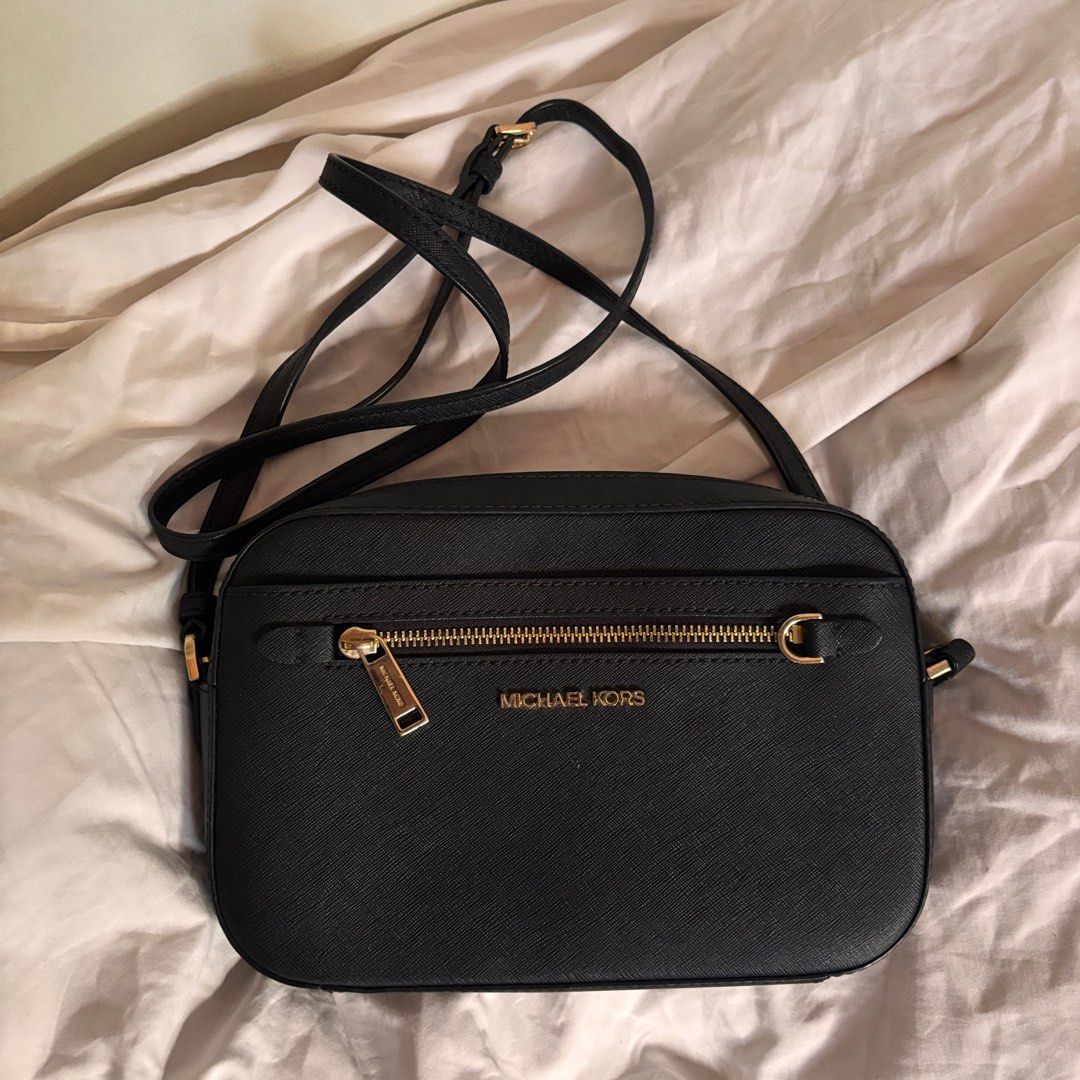 MK Jet set cross body bag (Category: Purses & Pouches) located in Caloocan City. Submitted by yangcmt (Listing ID 1362545365, Image 1). Description: Like new no issue, just used 3x Authentic from Jeddah.