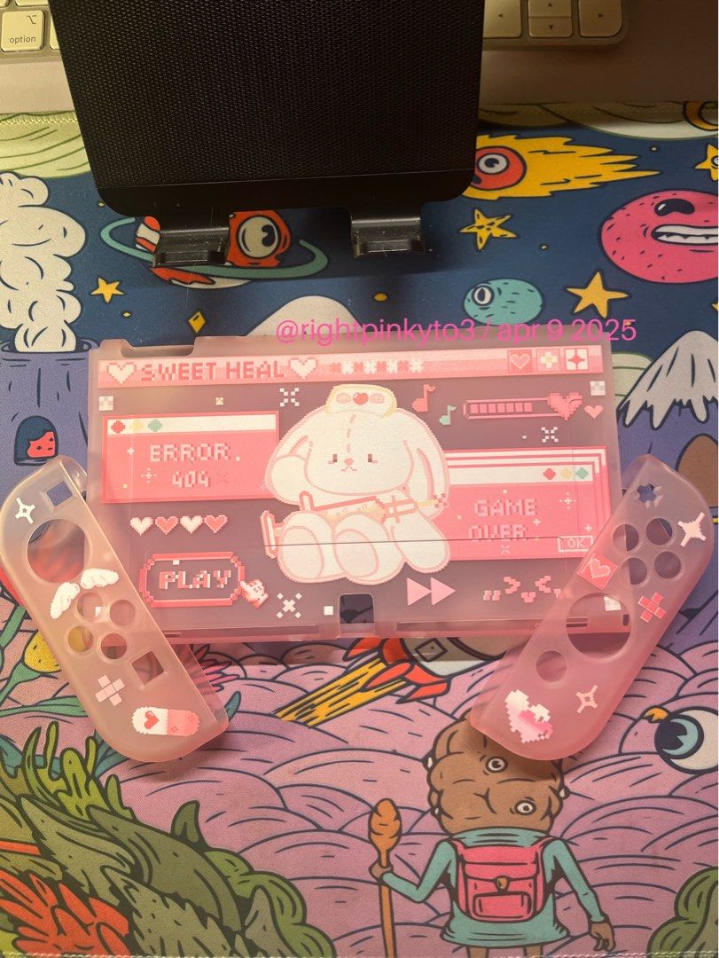 nintendo switch case in pink 💗 fits switch oled (Category: Nintendo) located in Davao. Submitted by rightpinkyto3 (Listing ID 1362647592, Image 1). Description: for switch oled only 🤧 used but not so much, unit was mostly docked .
