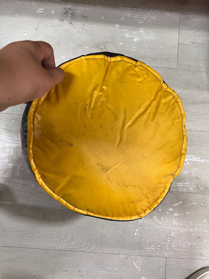 Office foot stool (Category: Looking For) located in Manila. Submitted by hellot_preloved (Listing ID 1362489258, Image 3). Description: Bagay sa mga buntis na nag ooffice work. Dahil recommended na dapat nakataas ang paa while sitting. Rfs wala pang balak sundan si junjun kaya benta nalang. Loc marikina.