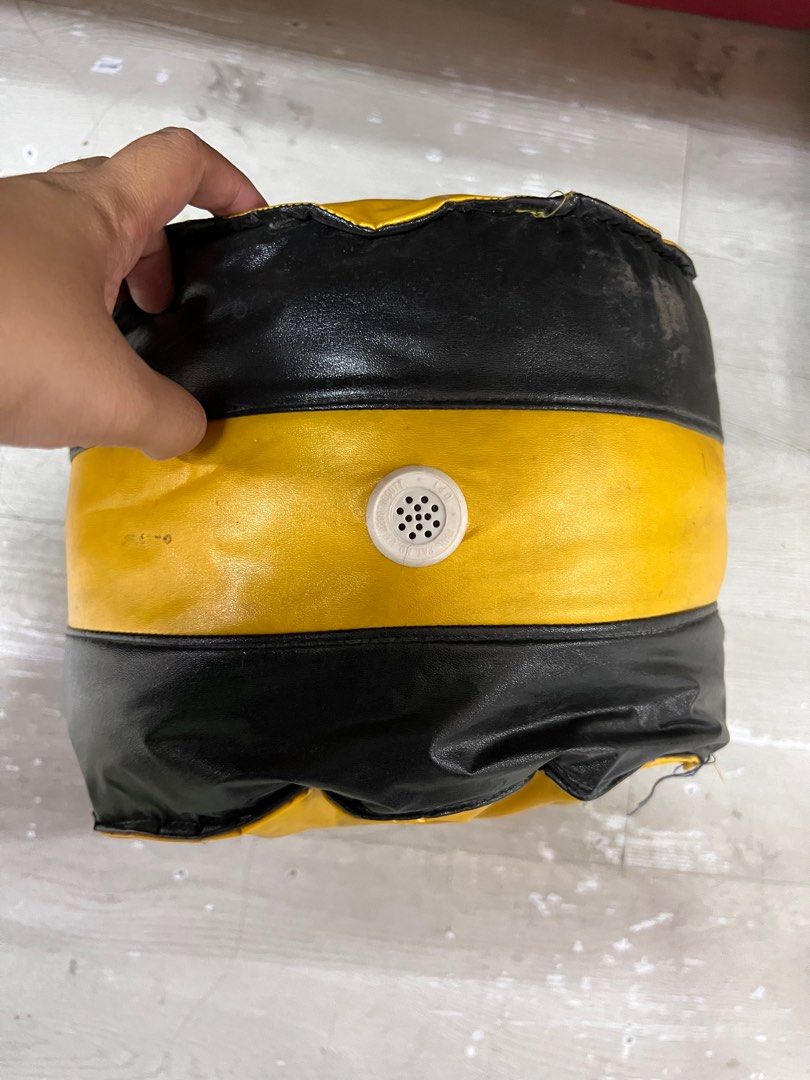 Office foot stool (Category: Looking For) located in Manila. Submitted by hellot_preloved (Listing ID 1362489258, Image 1). Description: Bagay sa mga buntis na nag ooffice work. Dahil recommended na dapat nakataas ang paa while sitting. Rfs wala pang balak sundan si junjun kaya benta nalang. Loc marikina.