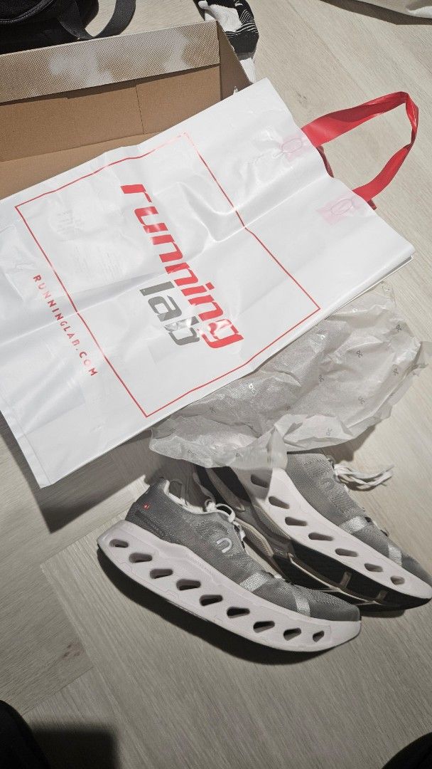 ON Cloudeclipse (Category: Sneakers) located in Singapore. Submitted by KaranisHot (Listing ID 1362519709, Image 4). Description: Bought from Running lab (no box as I threw it away to save space) as a birthday gift for myself but does not suit my foot shape hence deciding to sell Only around 90km mileage Condition 10/10.