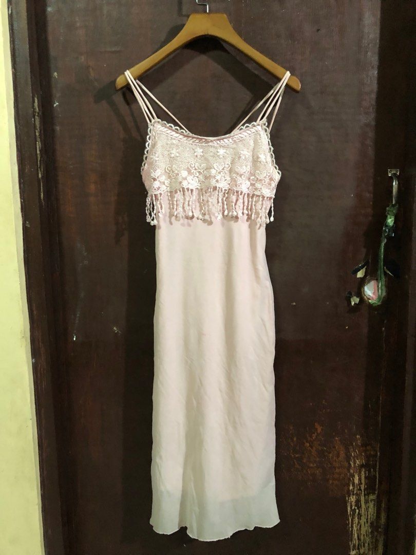 Pink classy slip-on dress (Category: Dresses) located in Tarlac. Submitted by clpari (Listing ID 1362467316, Image 3). Description: with flaw sa lace part nya Bust 28-34" Waist 26-34" Length 42" Mine 150.