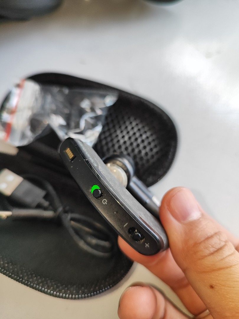 PLANTRONICS WIRELESS (Category: Headphones & Headsets) located in Imus. Submitted by umusthave23 (Listing ID 1362533109, Image 2). Description: buy as is from HK box not tested no charger/receiver.